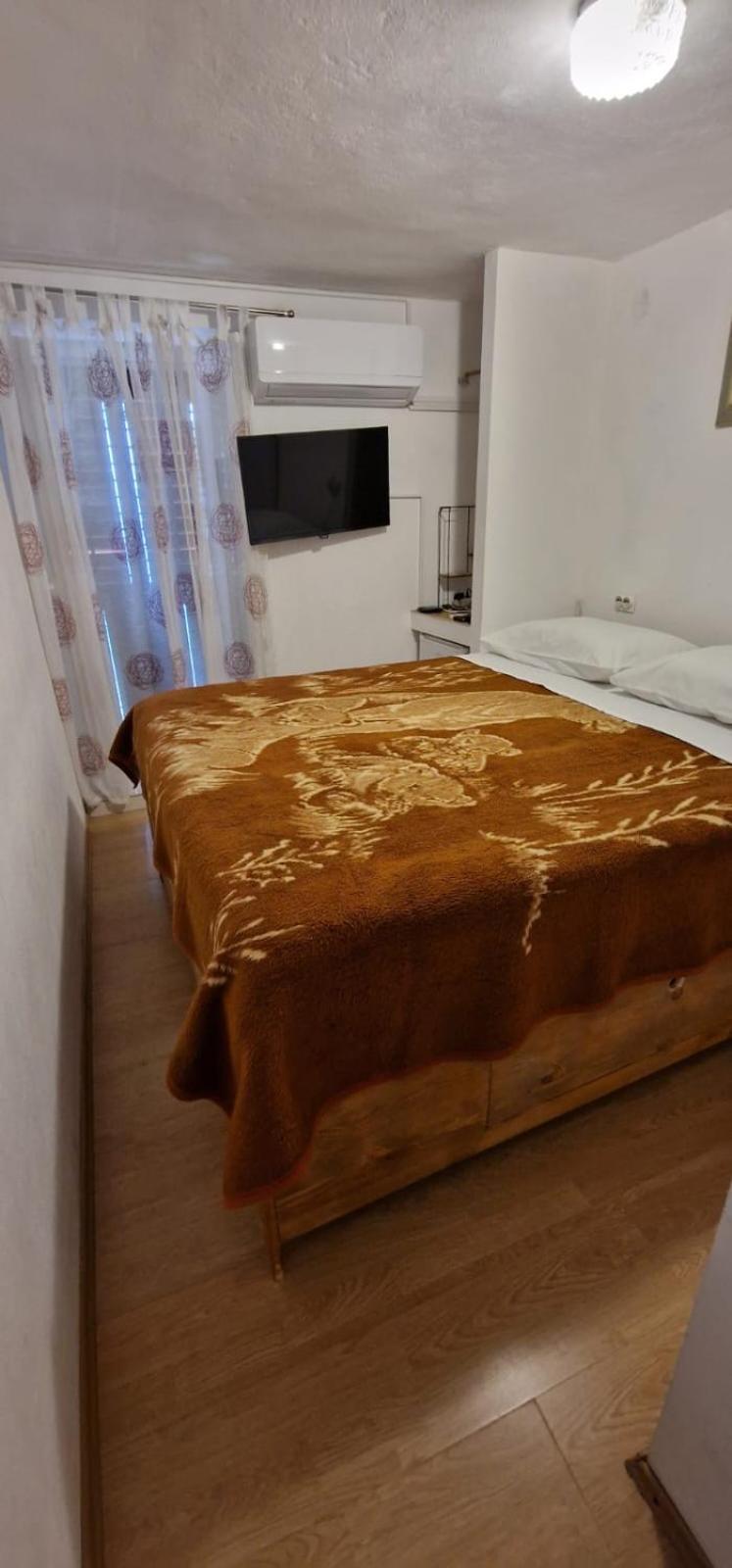 Apartment And Rooms Lucica Komiza Luaran gambar