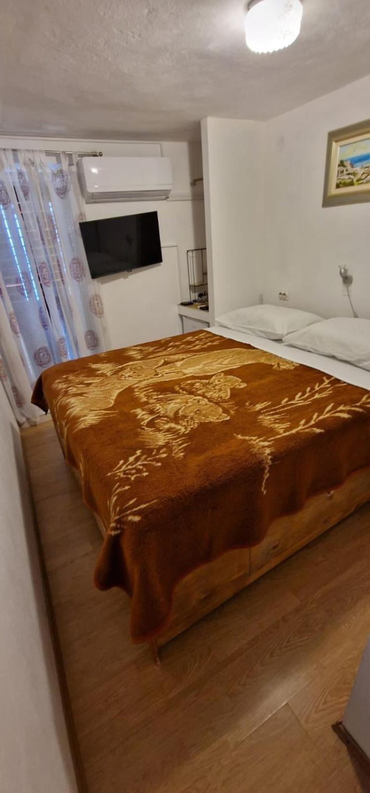 Apartment And Rooms Lucica Komiza Luaran gambar