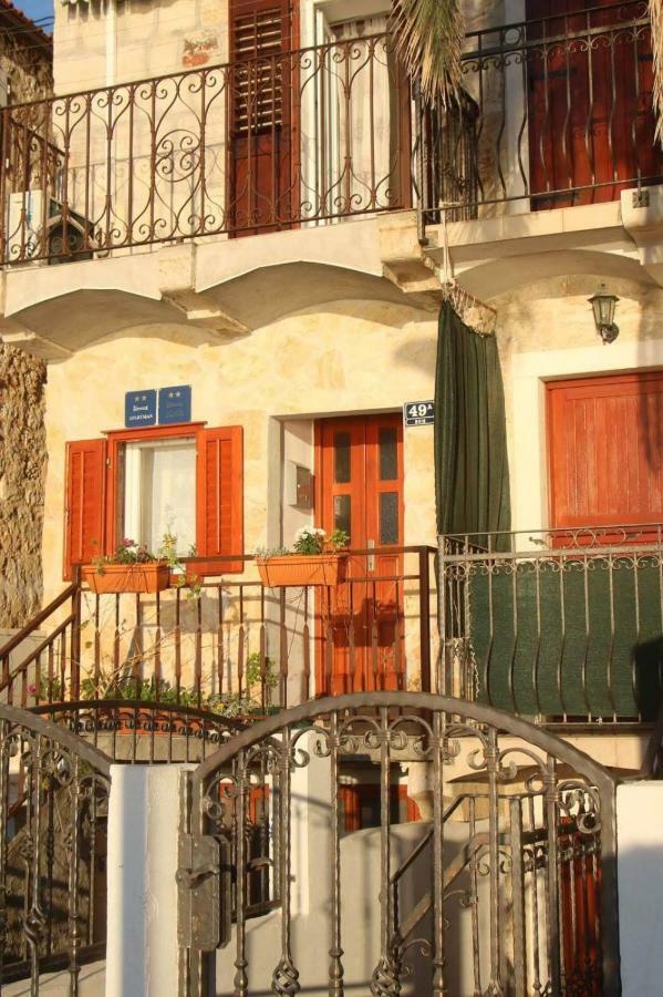 Apartment And Rooms Lucica Komiza Luaran gambar