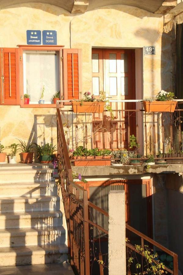 Apartment And Rooms Lucica Komiza Luaran gambar
